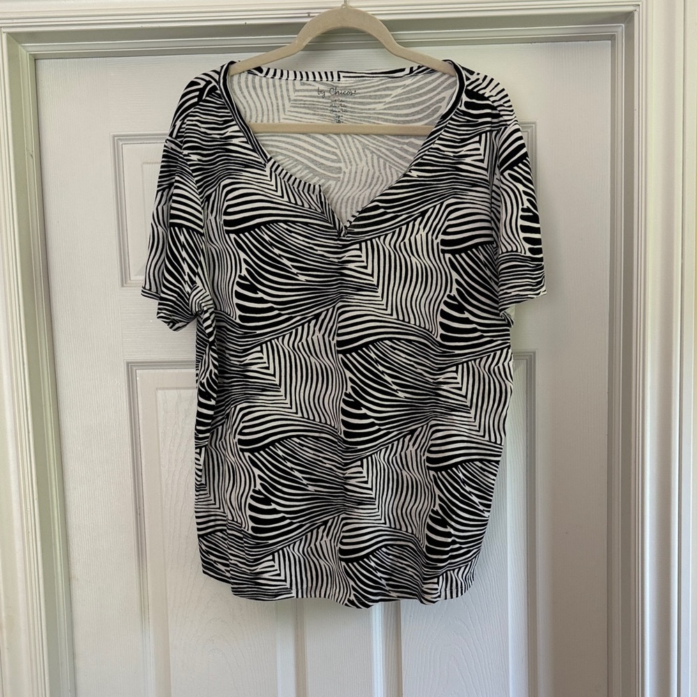 Black and White Patterned Women's Top